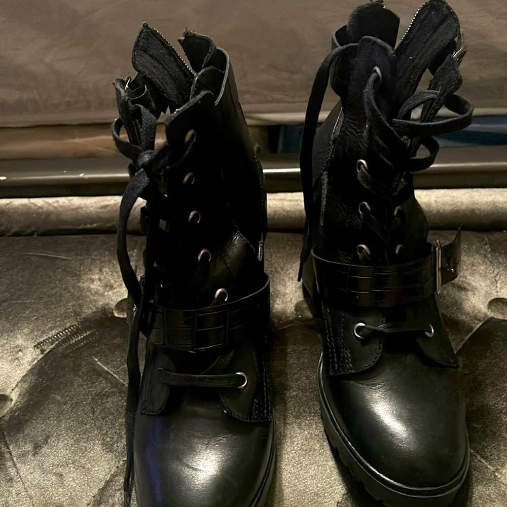Steve Madden Boots Size 9